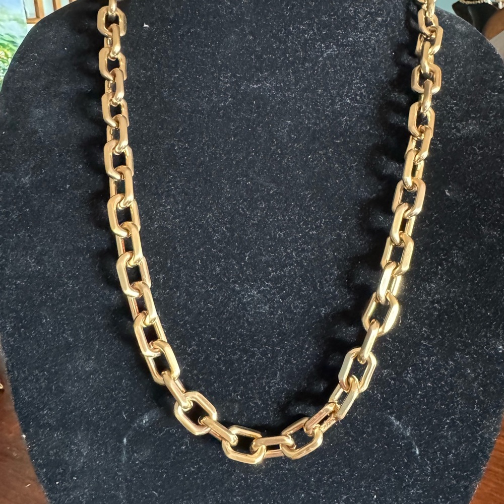 Elegant Gold Tone Cuban Style Chain Necklace